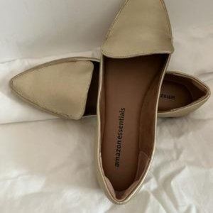 Gold flat loafer 6.5M like new